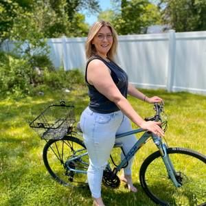 Meet your Posher, Holly